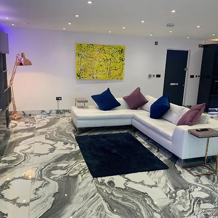 Modern And Stylish Penthouse Apartment Next To Maidenhead Golf Course Exterior foto