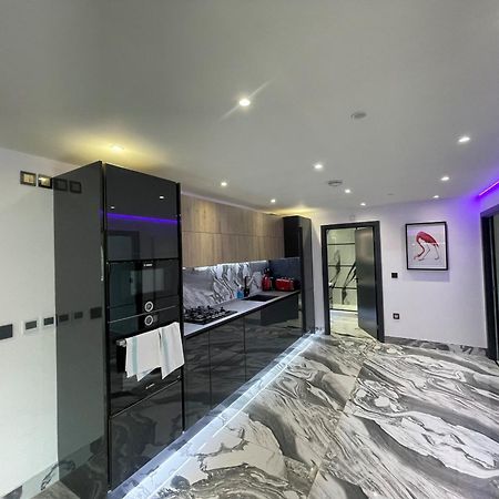 Modern And Stylish Penthouse Apartment Next To Maidenhead Golf Course Exterior foto