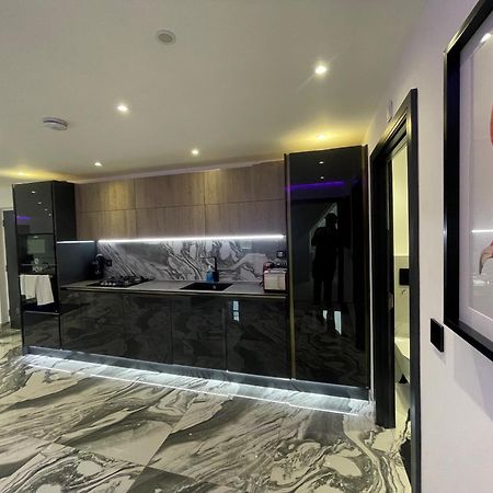 Modern And Stylish Penthouse Apartment Next To Maidenhead Golf Course Exterior foto