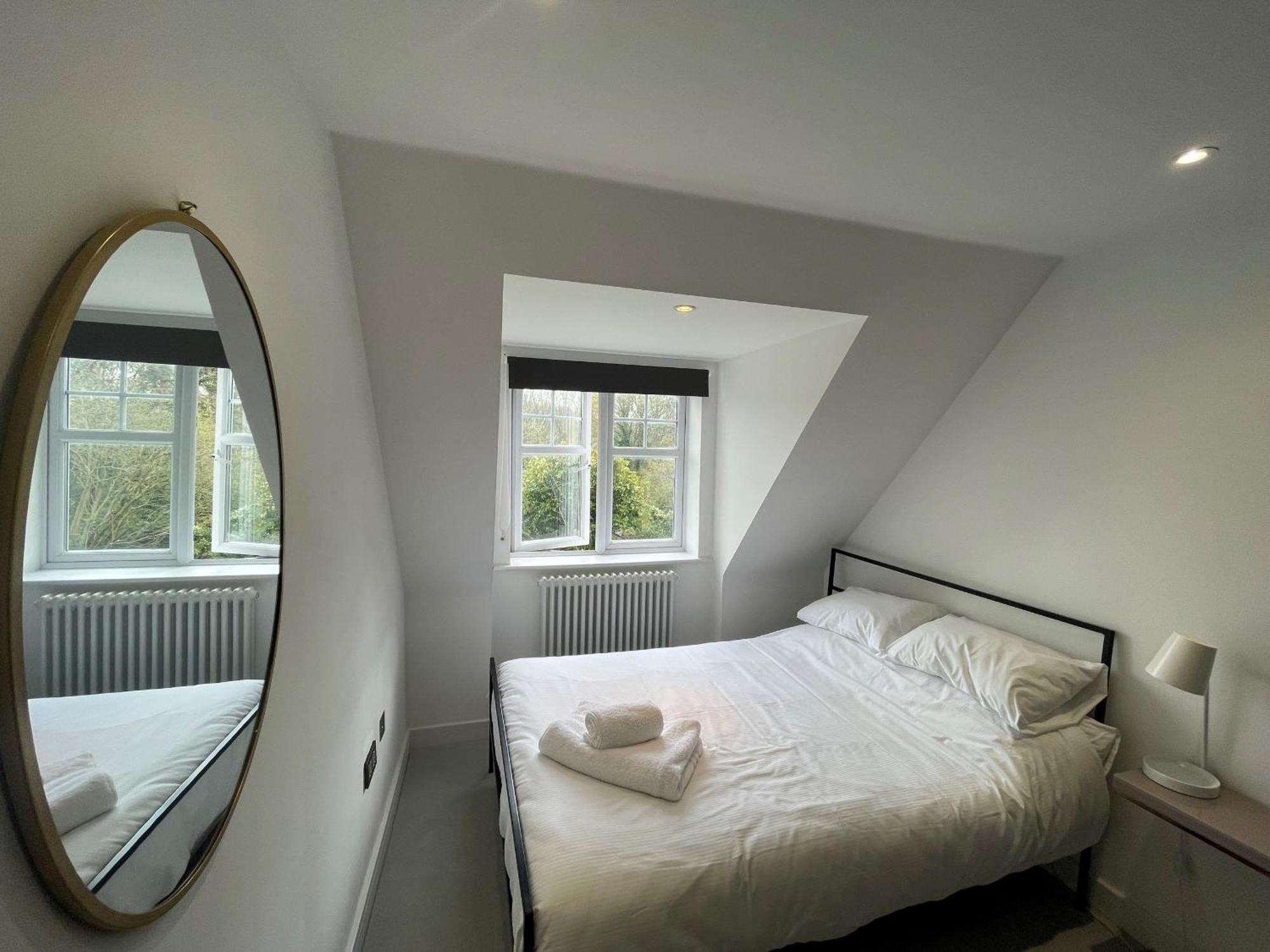 Modern And Stylish Penthouse Apartment Next To Maidenhead Golf Course Exterior foto