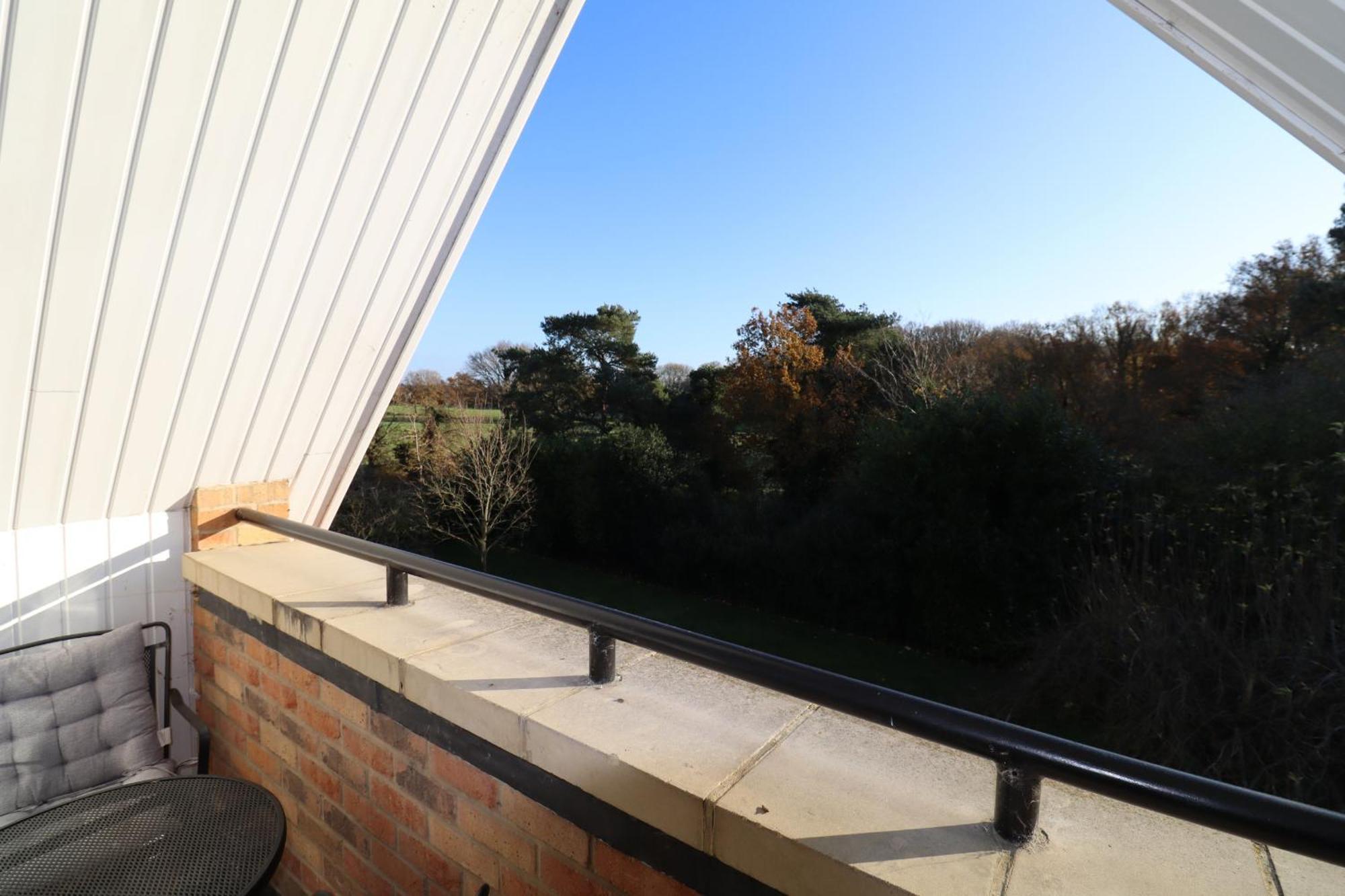 Modern And Stylish Penthouse Apartment Next To Maidenhead Golf Course Exterior foto